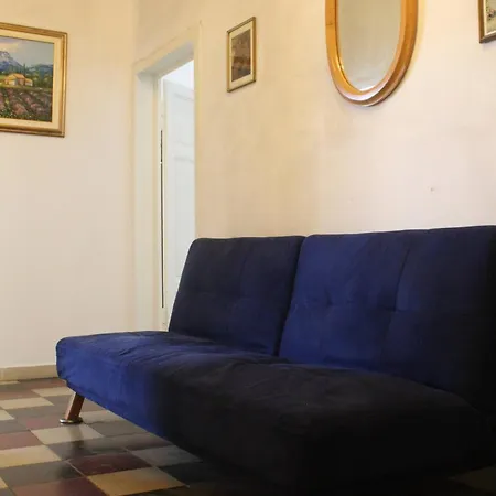 Vila Baisi *